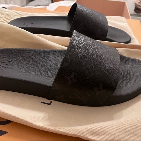 LV authentic Mens Waterfront Mules sandal slides - Picture 2 of 3